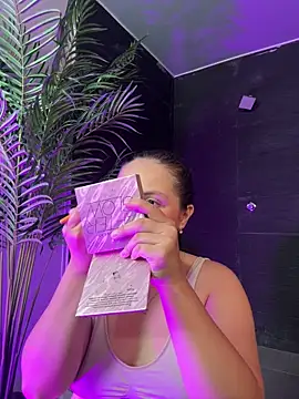 Tayler Kim online show from April 5, 2026, 5:43 pm