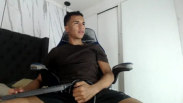 aston xvera online show from October 4, 2025, 4:10 am