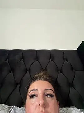 Lulumayxx online show from April 18, 2026, 4:44 pm
