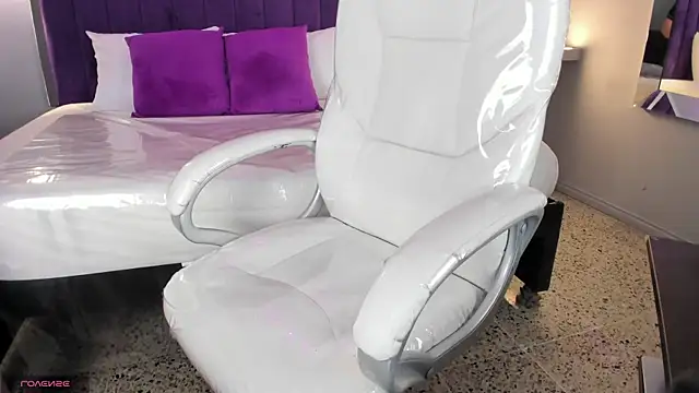 Miss Francheska online show from March 17, 2026, 11:57 am