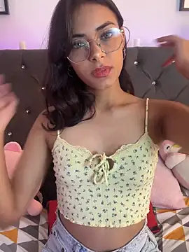 Im Lyan online show from October 5, 2025, 3:32 pm