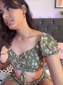 Im Lyan online show from October 8, 2025, 3:42 pm