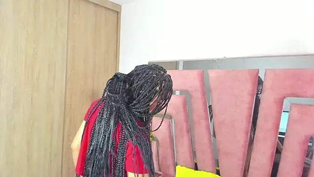 MaraKarly online show from November 4, 2025, 6:40 pm