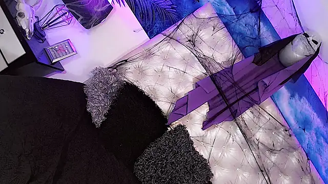 Valeria Swett  online show from October 25, 2025, 10:15 pm