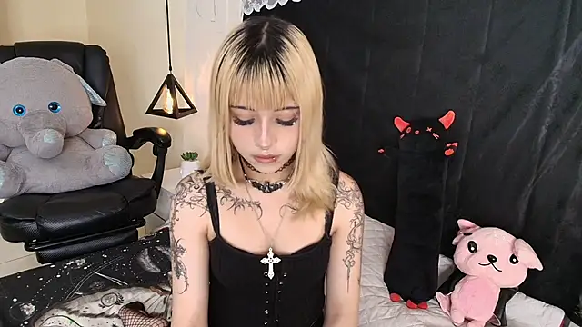 IvyBelle  online show from April 15, 2026, 11:28 am