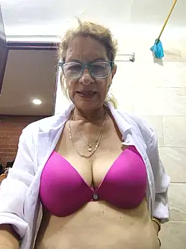 MaryLunne online show from October 4, 2025, 12:19 am