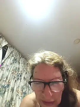 MaryLunne online show from April 12, 2026, 12:37 am