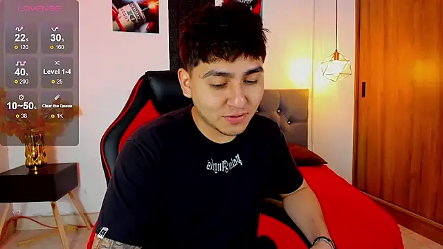 Nicolas James Sc online show from December 15, 2025, 1:37 pm