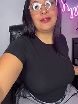 latina curvy22 online show from September 16, 2025, 6:20 pm