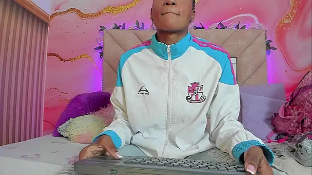 Taylor oriana  online show from September 23, 2025, 10:51 am