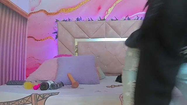 Taylor oriana  online show from October 27, 2025, 11:03 am