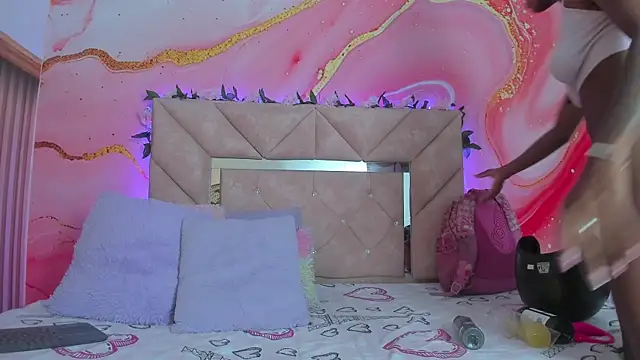 Taylor oriana  online show from November 4, 2025, 10:58 am