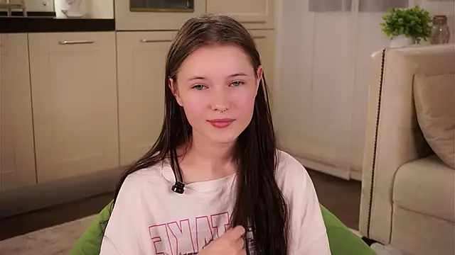 LynHillaire online show from September 14, 2025, 11:09 am