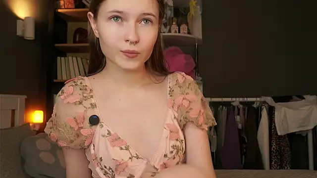 LynHillaire online show from February 1, 2026, 11:20 am