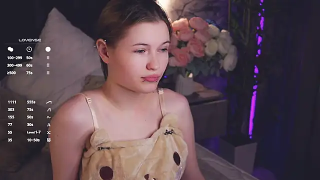Snapshot of LynHillaire chatting on April 30, 2026, 12:55 pm LynHillaire online show from April 30, 2026, 12:55 pm
