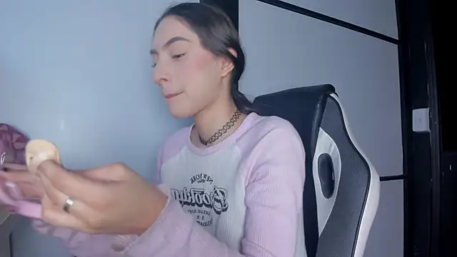 AlliceCopper online show from September 13, 2025, 12:27 pm