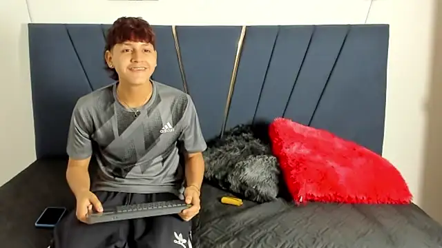 zeusapollofuck online show from September 12, 2025, 9:59 pm