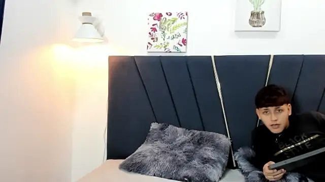 zeusapollofuck online show from September 16, 2025, 7:26 pm