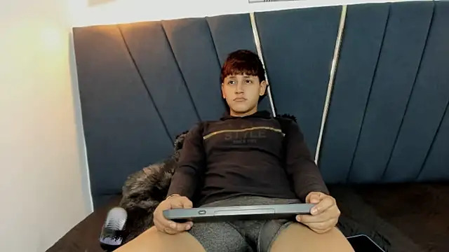 zeusapollofuck online show from September 30, 2025, 8:14 pm