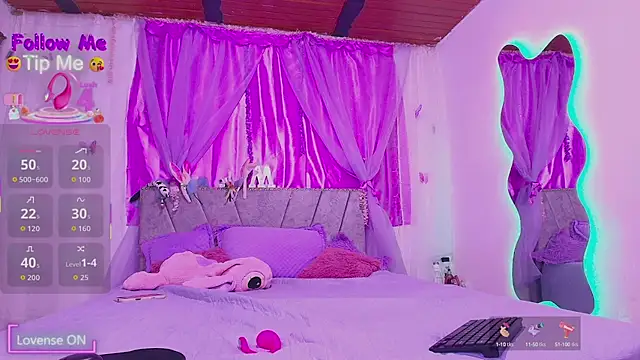 MeganRouss74 online show from October 12, 2025, 11:53 am