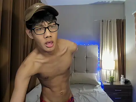 Snapshot of fucking_hot2 chatting on September 21, 2025, 9:33 am fucking hot2 online show from September 21, 2025, 9:33 am