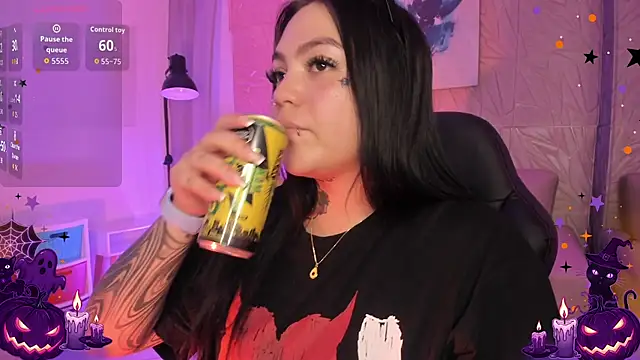 MAGIC TESSA online show from October 2, 2025, 7:43 pm