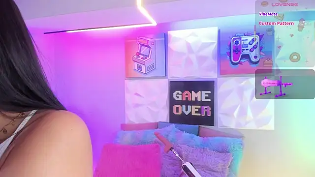 LindaWz  online show from January 18, 2026, 5:33 am