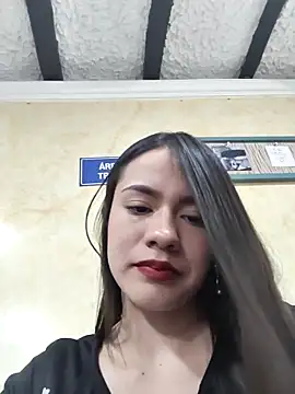 CHARLOTTE  05 online show from October 20, 2025, 1:33 pm