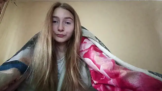 Nymera flare online show from September 25, 2025, 6:39 am