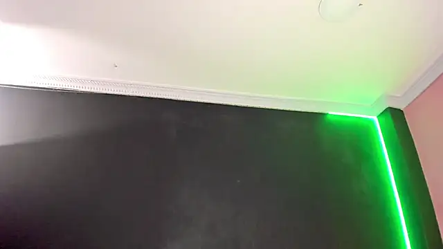 Boss Domiinator online show from April 18, 2026, 11:47 am