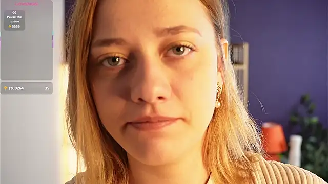 HollieCollelo online show from September 13, 2025, 3:06 am