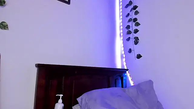 Michluxe 69 online show from October 4, 2025, 4:21 am