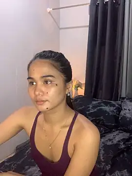 AngelHille online show from November 6, 2025, 5:47 pm