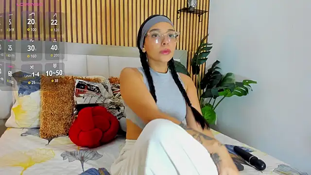 Roseaurora online show from September 19, 2025, 11:55 am