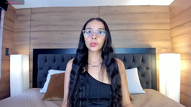 Roseaurora online show from March 18, 2026, 1:03 pm