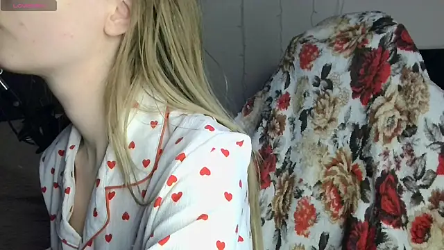 BabbbyFoxxx online show from April 9, 2026, 5:07 am