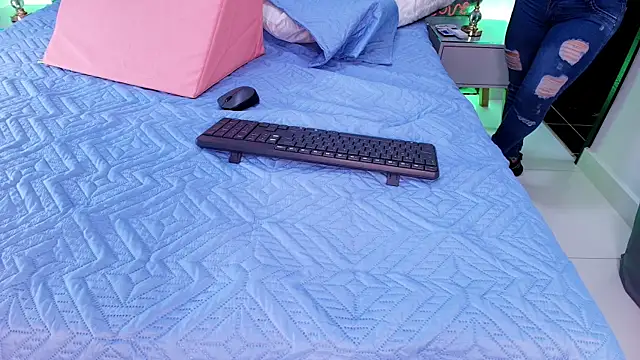 sweegirl69 online show from November 13, 2025, 11:53 am