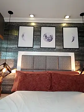 SophieCurves online show from September 19, 2025, 6:19 pm