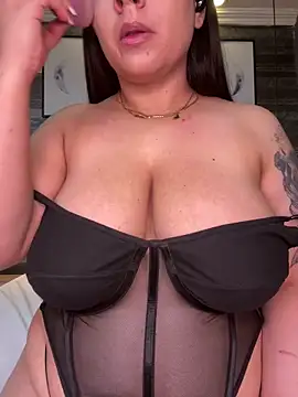 SophieCurves online show from September 20, 2025, 7:37 pm