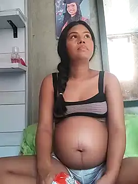 julietta1453 online show from December 14, 2025, 2:44 pm