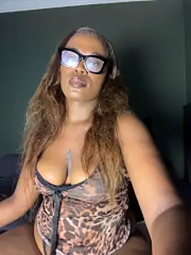 Moonzy77 online show from March 1, 2026, 6:21 pm