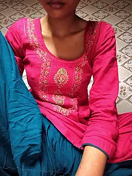 Aidakhan1212 online show from November 30, 2025, 4:49 am