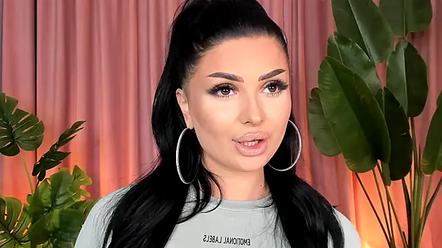 KylieKroftt online show from October 10, 2025, 2:38 pm