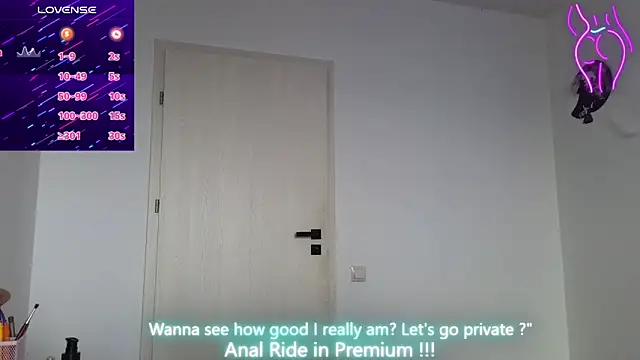 crystalxx18 online show from November 10, 2025, 9:41 am