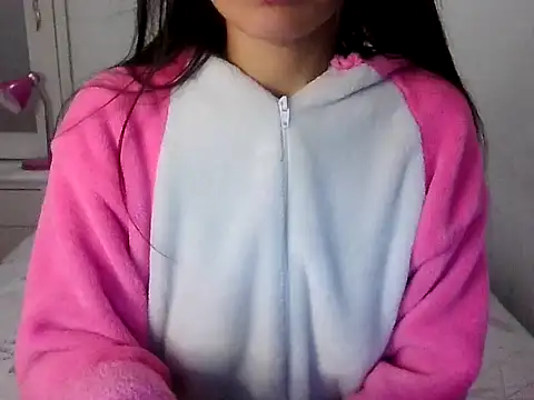 Snapshot of Taylormegan chatting on July 7, 2026, 1:37 pm Taylormegan online show from July 7, 2026, 1:37 pm