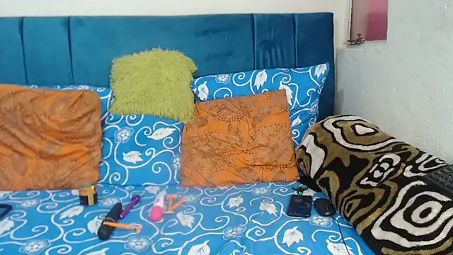 SweetSlenderChoc online show from April 21, 2026, 1:42 am