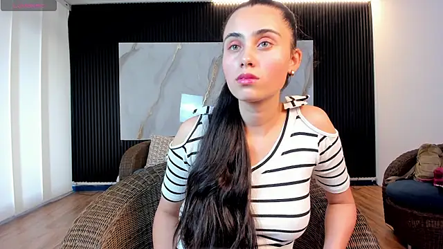 sofiapalacioss online show from September 19, 2025, 7:58 pm