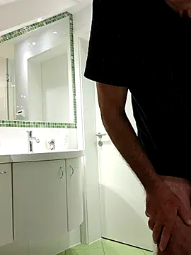 Oldmenhot66 online show from September 25, 2025, 4:49 am