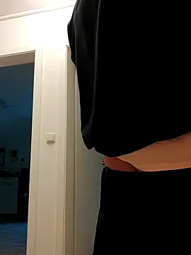 Oldmenhot66 online show from September 27, 2025, 4:23 pm