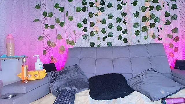 collet 1 online show from October 12, 2025, 12:26 pm